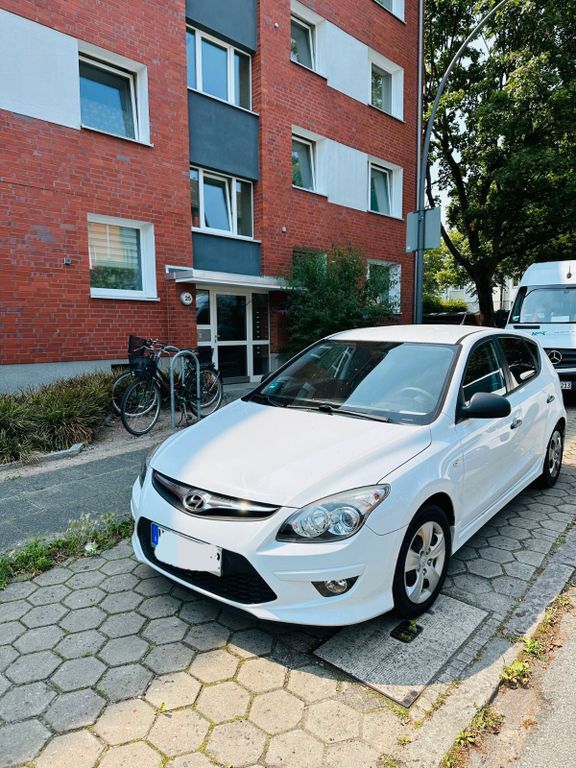 Hyundai i30 97.000 km 5.300 € Hamburg 22047