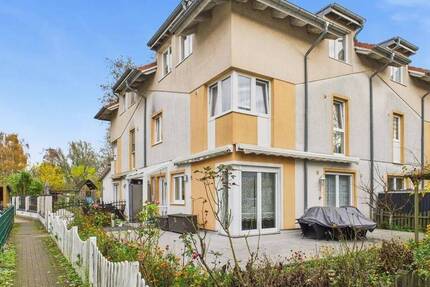 Wo Wohnträume wahr werden: Stilvolles Reiheneckhaus mit Wohlfühlfaktor und großem Grundstück! 5 zimmer