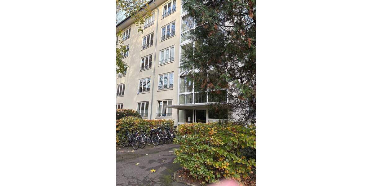 *** Bestlage in Winterhude: Eigentumswohnung: ein Zimmer, ebenerdiges Duschbad, Einbauküche, 1. OG, Fahrstuhl, französicher Balkon, renoviert!!*** 1 zimmer