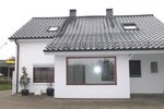 Einfamilienhaus mit 4 + 22-Zimmern, WohnZimmer mit Kamin, 2 Bädern, 2 Kfz-Stellplätzen.