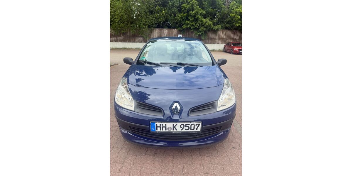 Renault Clio 104.000 km 2.499 &euro; Hamburg 22111