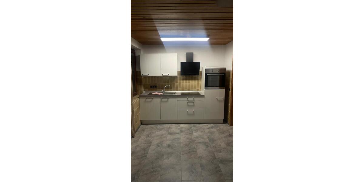 Einfamilienhaus zur Miete in Tornesch – 121 m² Wohnfläche Zur Vermietung steht ein gepflegtes Einfamilienhaus mit einer Wohnfläche von ca. 121 m² in ruhiger Wohnlage von Tornesch (Pfahlwed... 4 zimmer