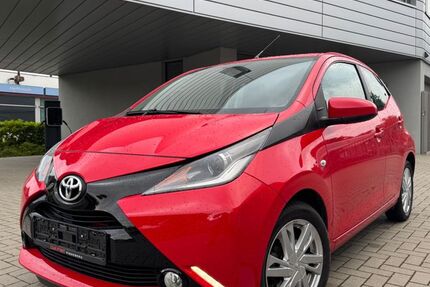 Toyota Aygo (X) 18.880 km 9.390 &euro; Pinneberg 25421