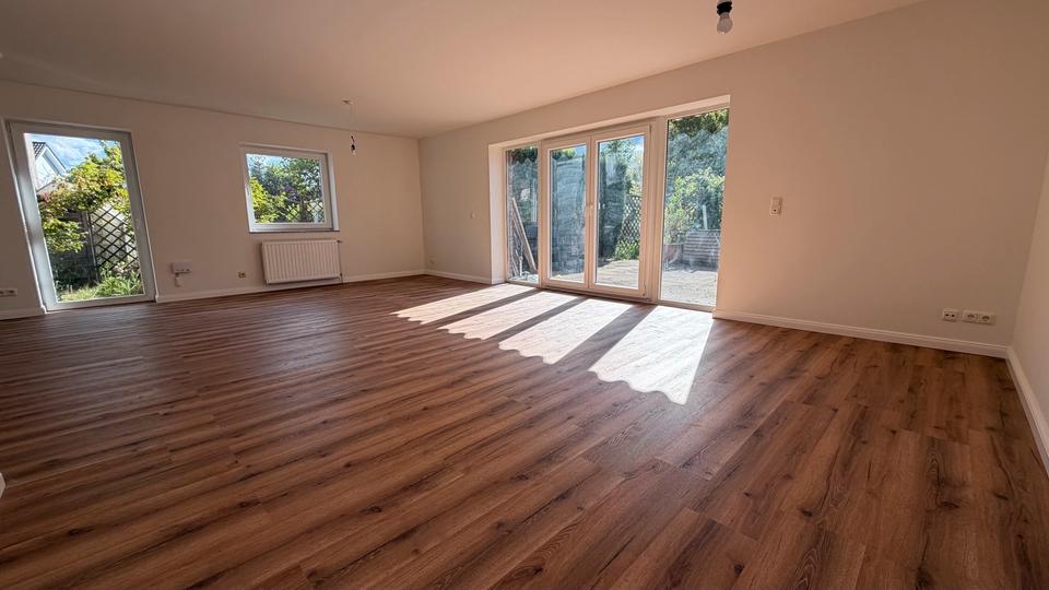 Doppelhaushälfte Wedel - 4 Zimmer, 120 m&sup2;, 2.000&euro; | Angebot:26527076