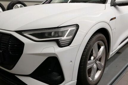 Audi e-tron 56.827 km 37.990 &euro; Hamburg 22047