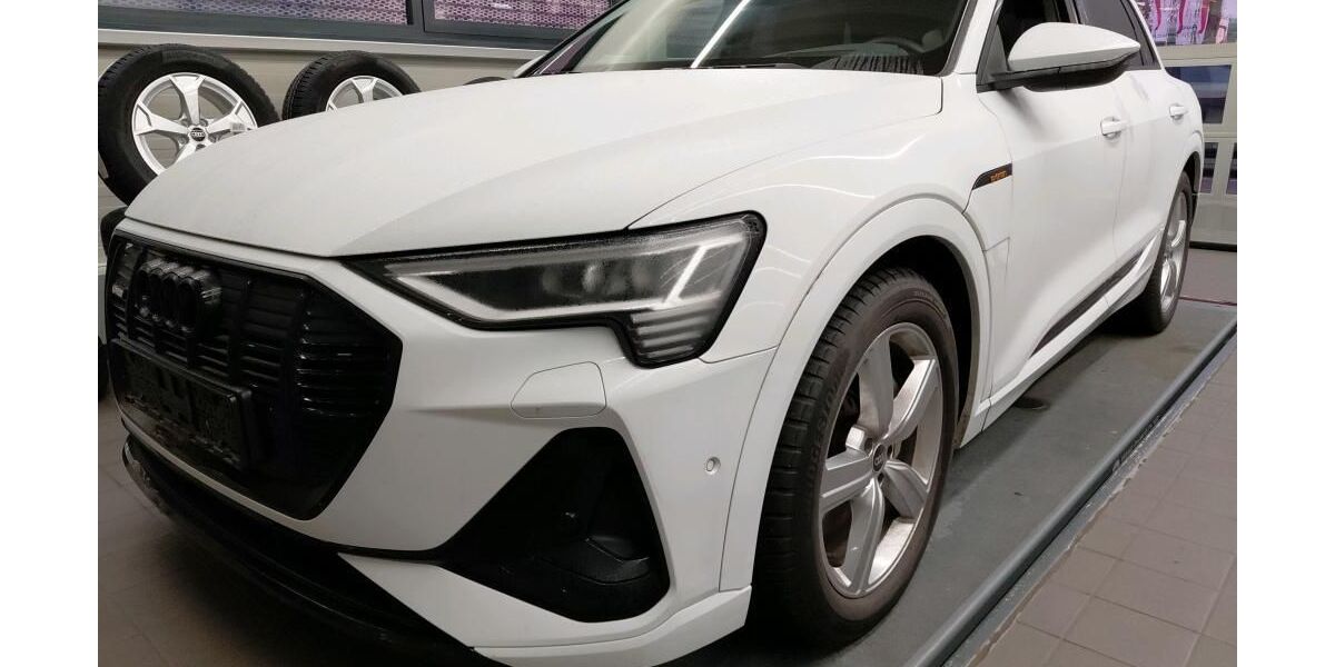 Audi e-tron 56.827 km 37.990 &euro; Hamburg 22047