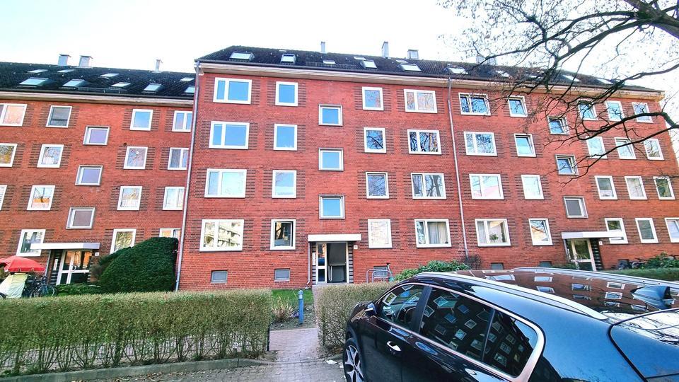 Erstbezug nach Sanierung – Stilvolle 3-Zi.-Whg. mit Balkon in ruhiger Lage in Hamburg-Bramfeld