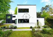 Für die Familie oder die Großeltern. Hochwertig und barrierefrei im Herzen von Blankenese.