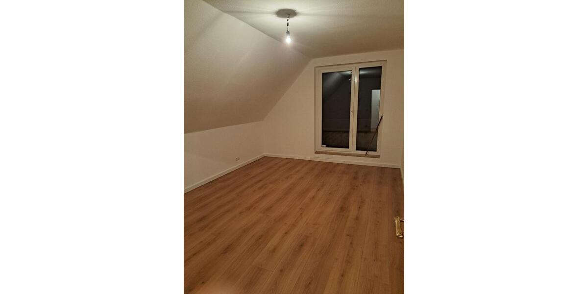 Dachgeschoßwohnung Hamburg Wandsbek - 3 Zimmer, 97 m&sup2;, 1.880&euro; | Angebot:26123441