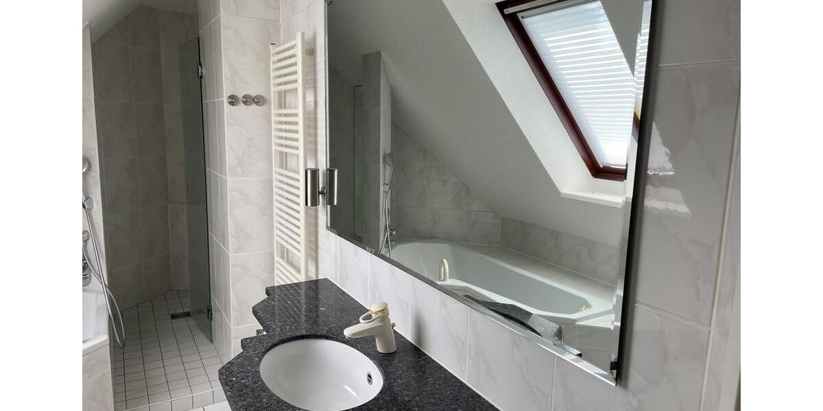 Dachgeschoßwohnung Quickborn - 3 Zimmer, 116 m&sup2;, 1.200&euro; | Angebot:24611415