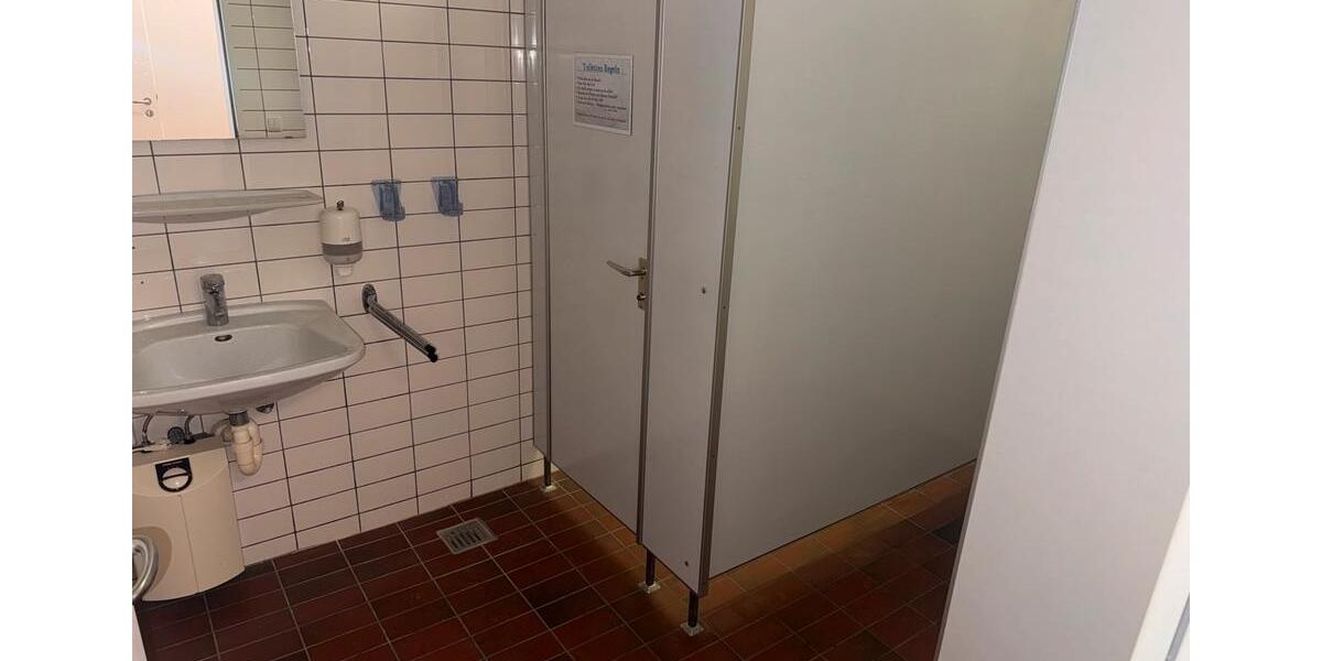 Ladengeschäft ggü EEZ 200 qm inkl keller zimmer