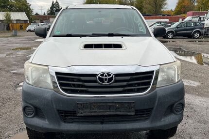 Toyota Hilux 273.431 km 9.990 &euro; Hamburg 22113