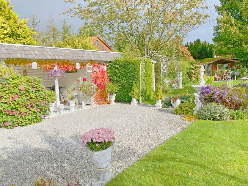 4-Zi.- Doppelhaustraum mit Wintergarten, Kamin, Sauna, Carport und Garten in ruhiger Sackgassenlage