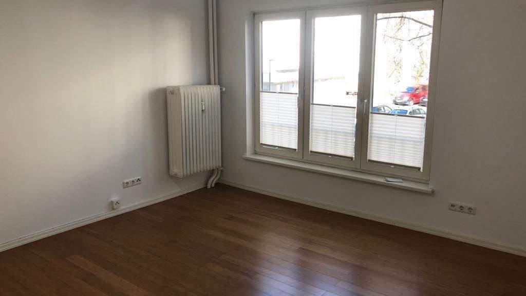*** Bestlage in Winterhude: Eigentumswohnung: ein Zimmer, ebenerdiges Duschbad, Einbauküche, 1. OG, Fahrstuhl, französicher Balkon, renoviert!!*** 1 zimmer