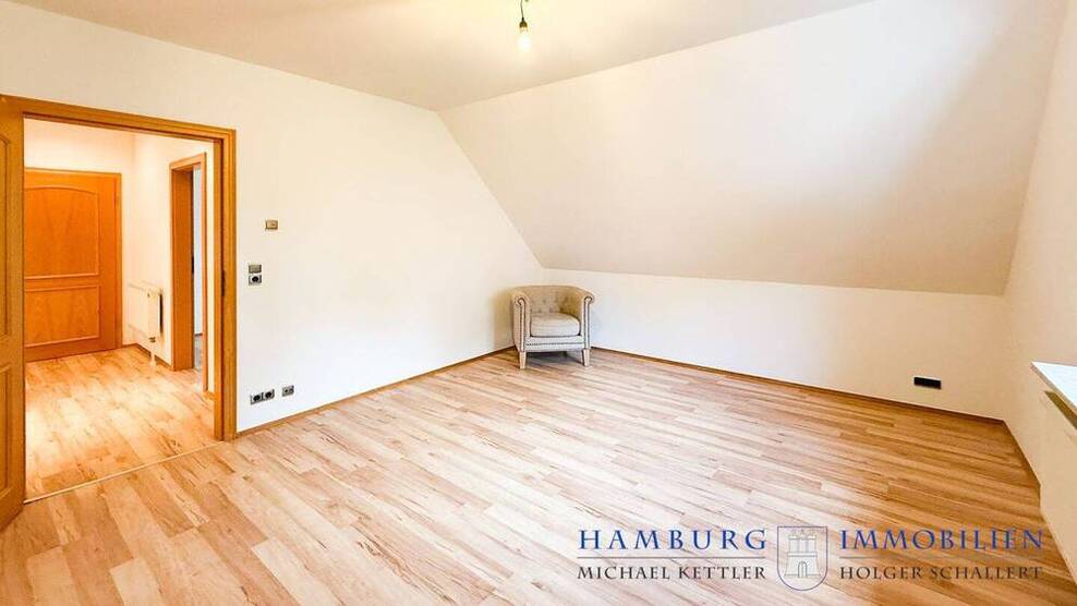 3-Familienhaus - BJ 1999 - EignerWohnung, 4 Zimmer, sofort beziehbar - 30-er Zone in 25436 Tornesch