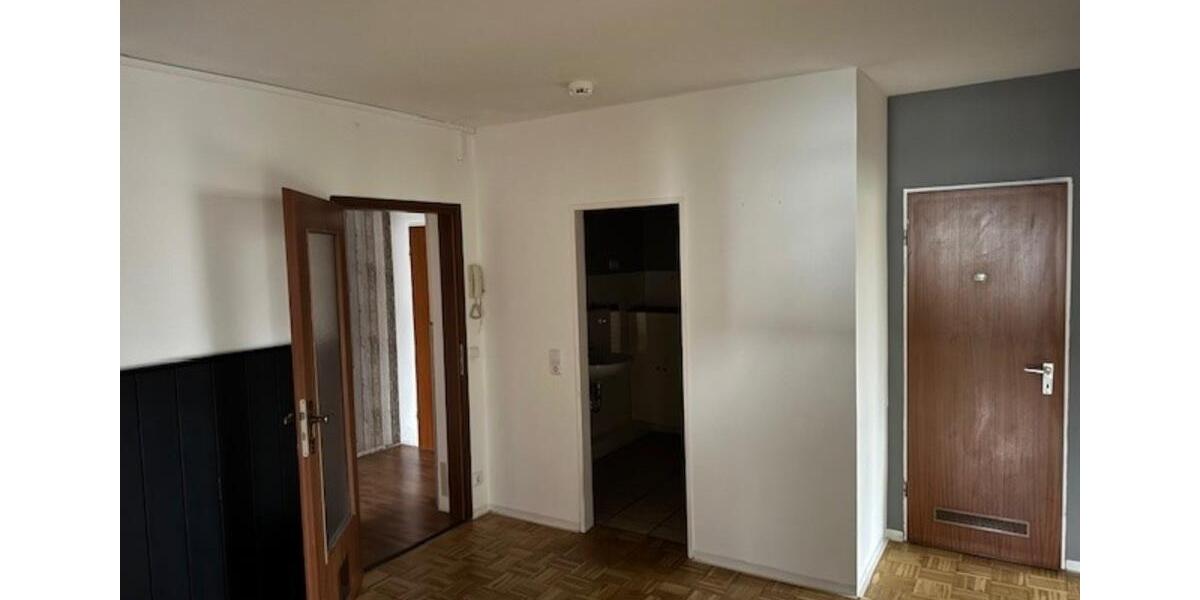 Schöne 3,5 Zimmer Wohnung mit Balkon, Keller und Parkplatz 3 zimmer
