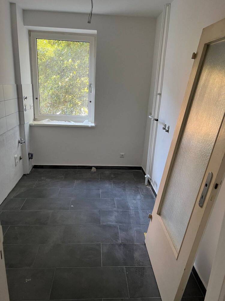 NEU Saniert, HH-Farmsen, 2,5 Zimmer Wohnung im 1.OG mit Balkon !Bitte beachten Sie unsere Fragen!