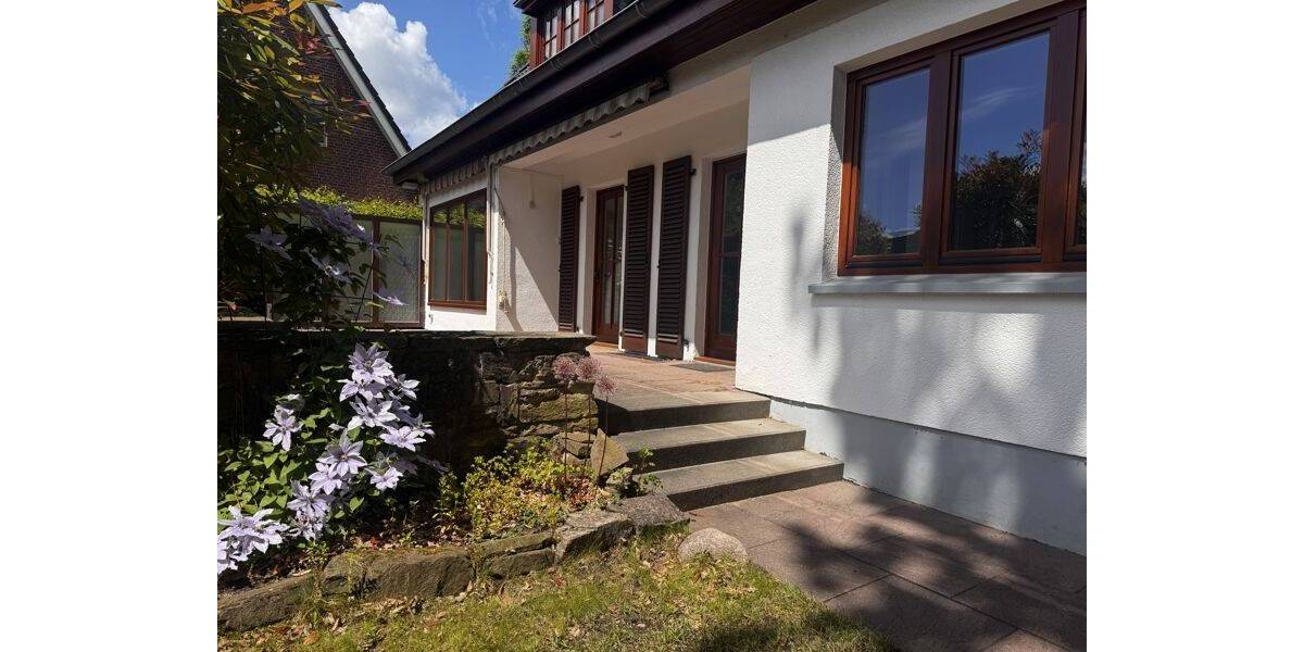 Einfamilienhaus Pinneberg - 7 Zimmer, 140 m&sup2;, 2.170&euro; | Angebot:26908840