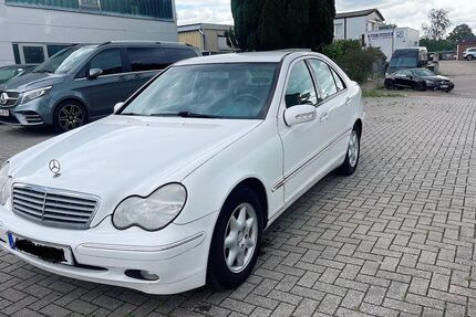 Mercedes-Benz C 200 326.030 km 1.980 &euro; Stapelfeld bei Hamburg 22145