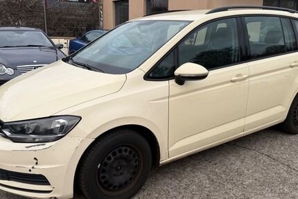 VW Touran 244.000 km 4.999 &euro; Hamburg 22047