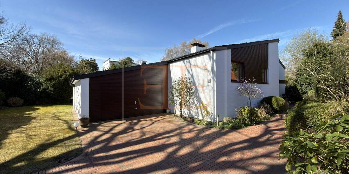 Charakterstarkes Architektenhaus mit Wellnessbereich und Doppelgarage in Hamburg-Volksdorf - Einfamilienhaus Hamburg / Volksdorf Volksdorf | Angebot:26230730