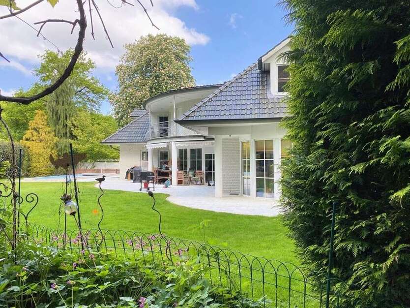 Haus zum Kaufen in Hamburg Wohldorf-Ohlstedt 1.144.500 € 282 m²