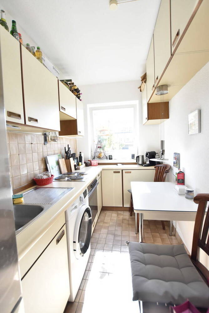 Attraktive, vermietete 3 Zi.-Wohnung in Bestlage mit Südbalkon, Stellplatz und Aufzug