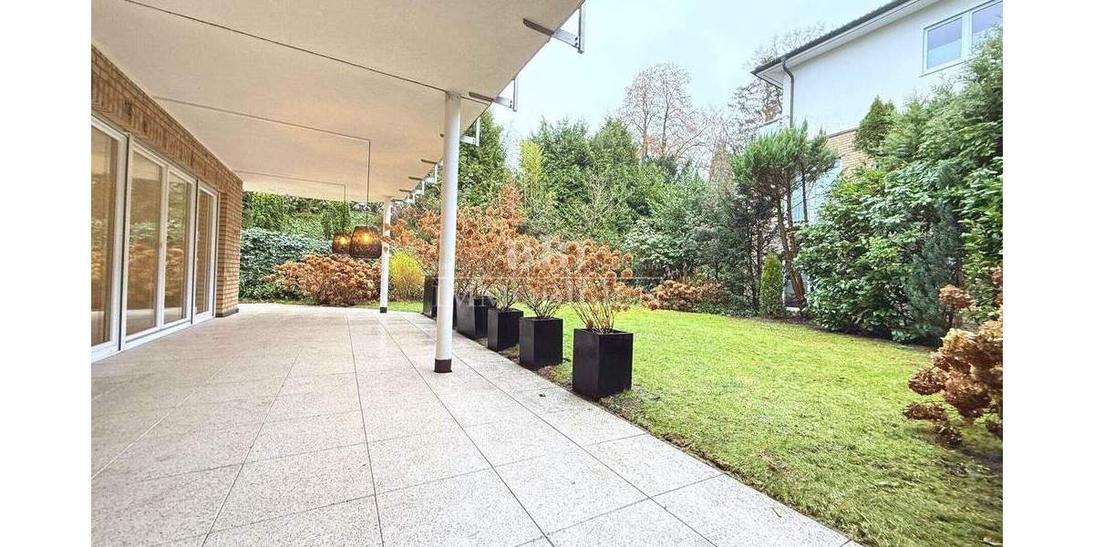 Erdgeschosswohnung mit Südgarten und 2 TG - Stilvolles Wohnen in privater Atmosphäre 4 zimmer