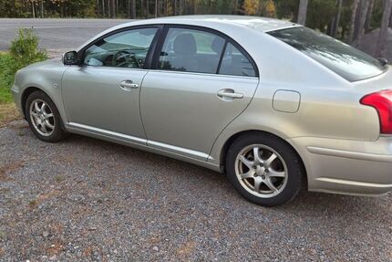 Toyota Avensis 218.245 km 2.200 &euro; hamburg 20539