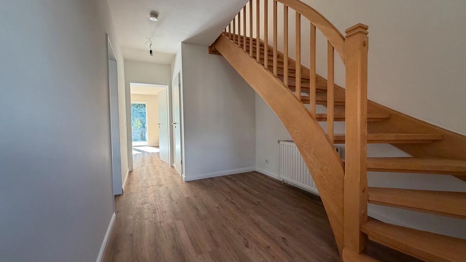 Doppelhaushälfte Wedel - 4 Zimmer, 120 m&sup2;, 2.000&euro; | Angebot:26527076