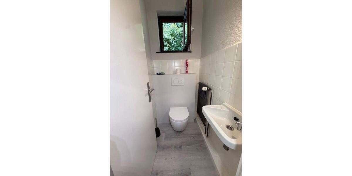 Provisionsfrei vom Eigentümer: Renovierter Bungalow in Parklage auf 702 m² Endgrundstück 4 zimmer