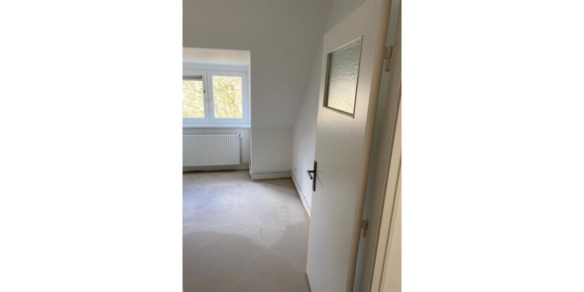 Dachgeschoßwohnung Hamburg Alsterdorf - 2 Zimmer, 42 m&sup2;, 1.200&euro; | Angebot:26350313