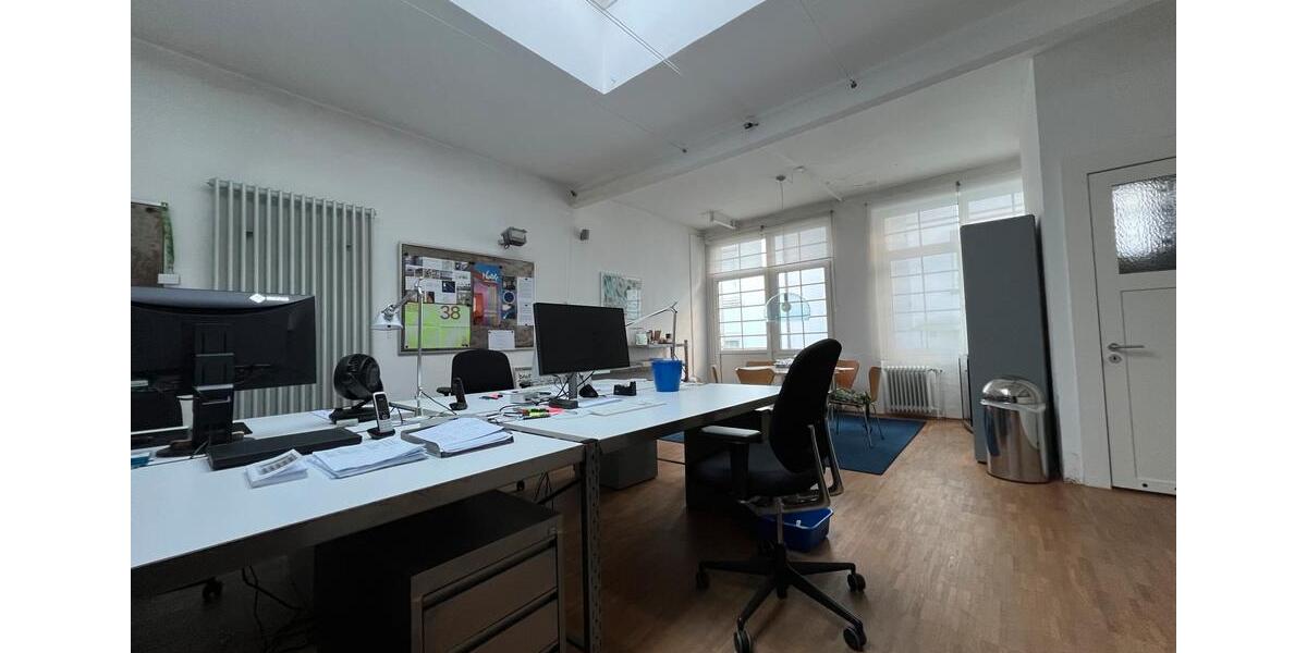 Arbeitsplatz in offenem Loft-Atelier zimmer