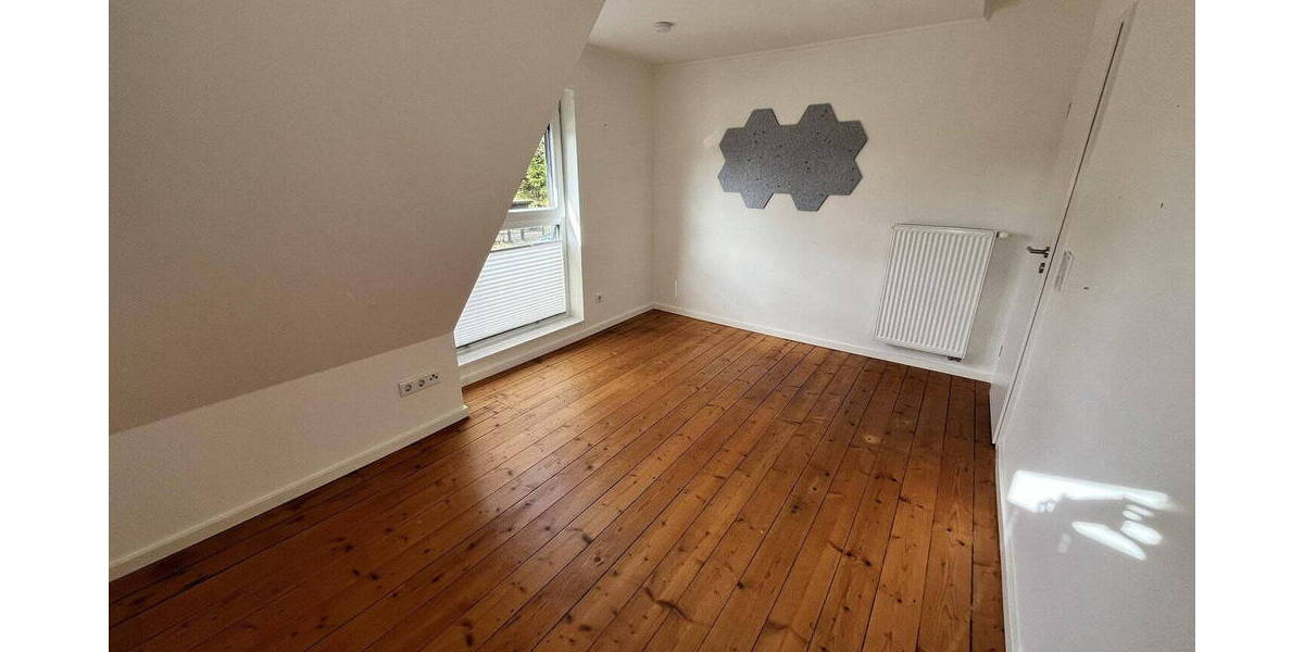 Doppelhaushälfte Hamburg Sasel - 7 Zimmer, 135 m&sup2;, 3.300&euro; | Angebot:26275113