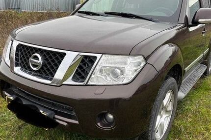 Nissan Pathfinder 202.529 km 15.990 &euro; Hamburg 22529