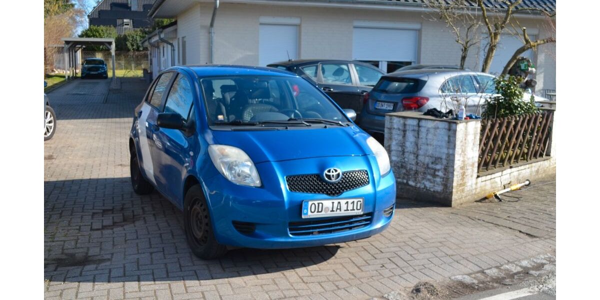 Toyota Yaris 148.000 km 2.299 &euro; Oststeinbek 22113