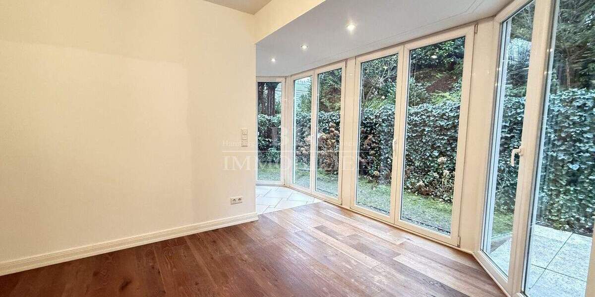 Erdgeschosswohnung mit Südgarten und 2 TG - Stilvolles Wohnen in privater Atmosphäre 4 zimmer