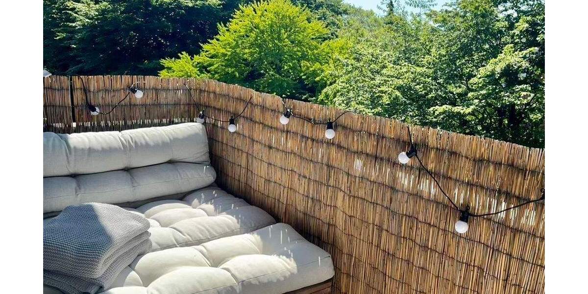 Möblierte Traumwohnung mit Balkon in Endetage in absolut ruhiger und sonniger Lage. 3 zimmer