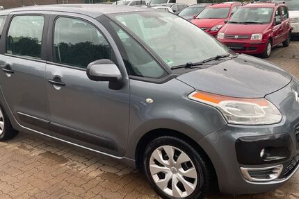 Citroen C3 157.431 km 1.799 € Hamburg 21107