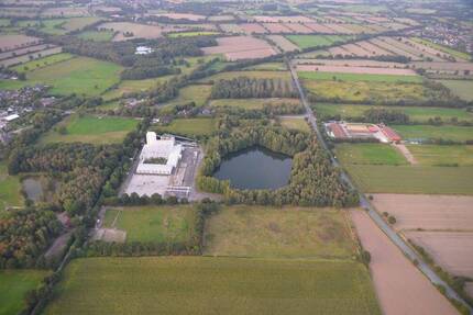 Gewerbegrundstück mit Hallen, Büro, Außenflächen & Naturgrundstück (Biotop) in Barsbüttel-