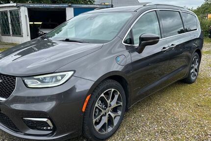 Chrysler Pacifica 82.000 km 39.999 € Hamburg 22309