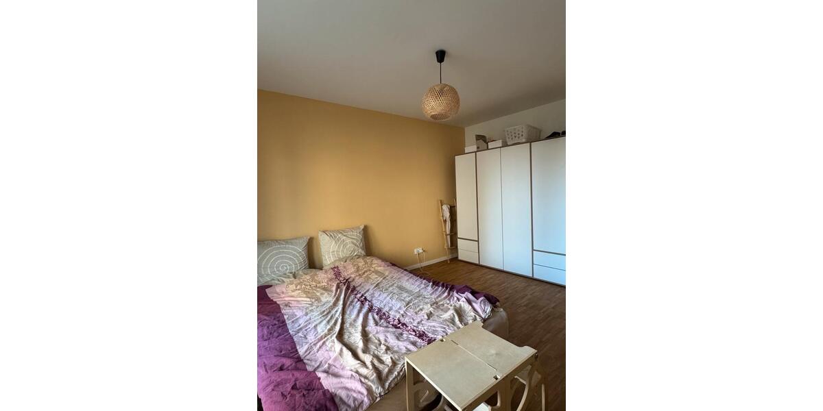 ZWISCHENMIETE März 3-Zimmer Wohnung 3.5 zimmer