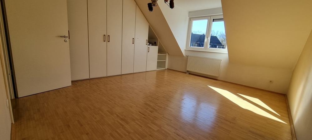 Haus-WG hat 2 Zimmer (19&15qm) frei, wunderschön gelegen am Alsterlauf, U1 3 Min. entfernt