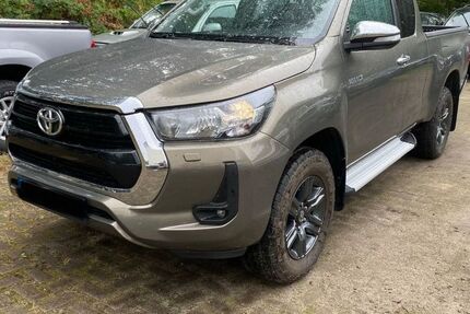 Toyota Hilux 102.000 km 29.900 &euro; Hamburg 20535