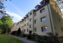 Frisch RENOVIERT für SIE oder IHN mit Balkon und Einbauküche
