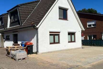 Haus zum Mieten in Henstedt-Ulzburg 1.750 € 122 m²