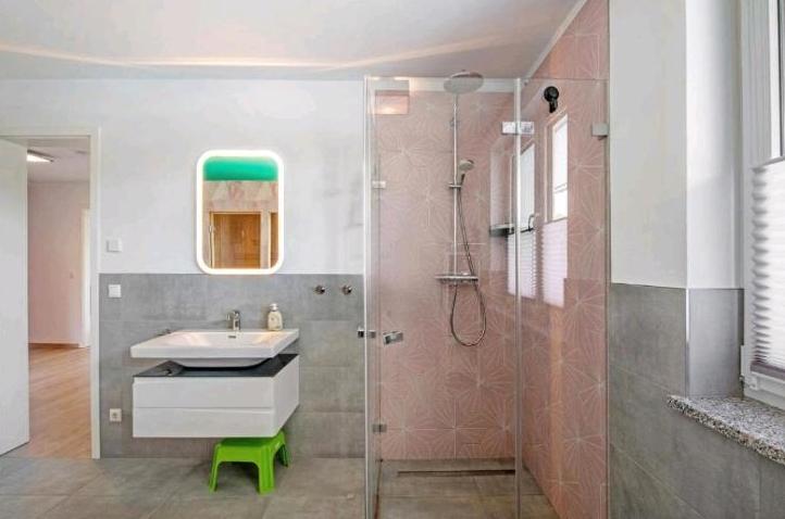 3 Zimmer Penthouse Wohnung mit Fahrstuhl, Balkon und Sauna 3 zimmer