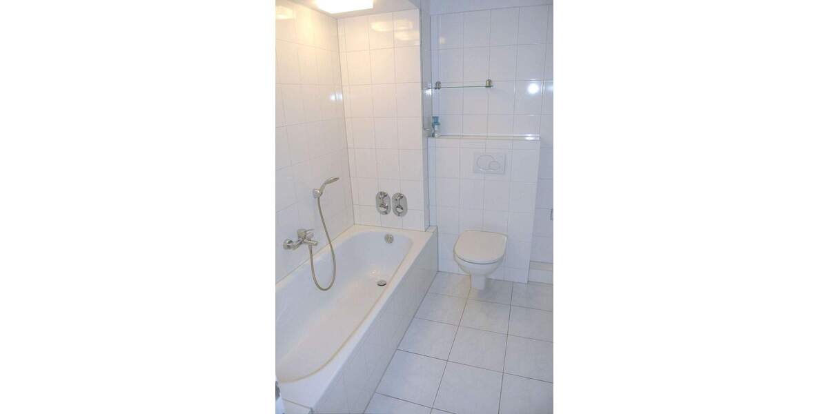 Etagenwohnung Hamburg Rissen - 3 Zimmer, 122 m&sup2;, 1.690&euro; | Angebot:25111800