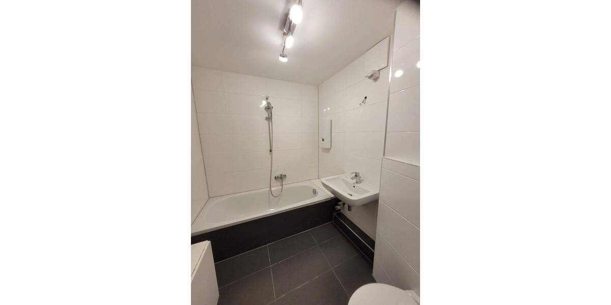 Frisch renovierte 2 Zimmer Balkonwohnung - ideal für SIE und IHN 2 zimmer