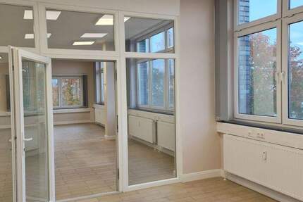 Gewerbeobjekt Seevetal Maschen - 2 Zimmer, 145 m&sup2;, 1.370&euro; | Angebot:25279245